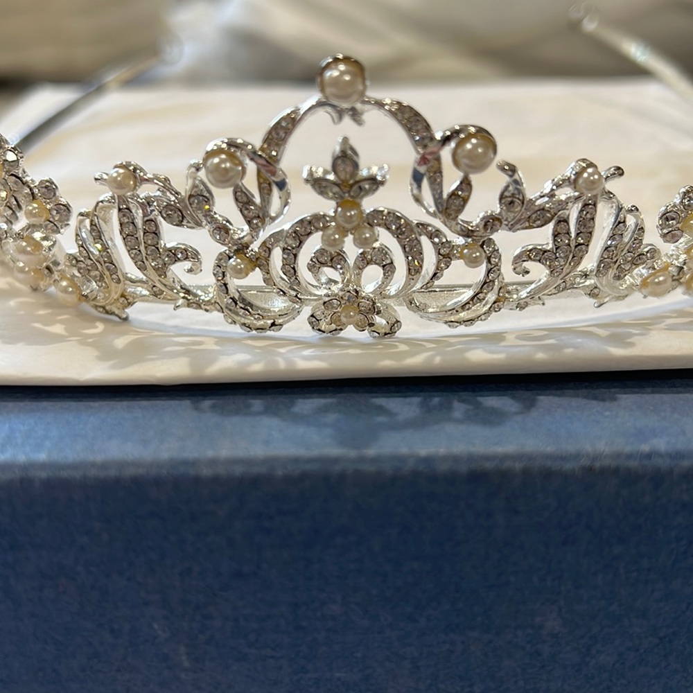 Bel Aire Bridal head piece